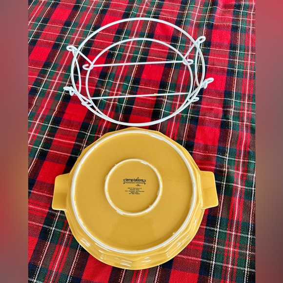 Temp-Tations Presentable Ovenware Polka Dot 9" Diam Pie Plate Scalloped Edges - Picture 4 of 5